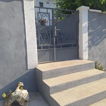 Tanja شقة تريبينيي